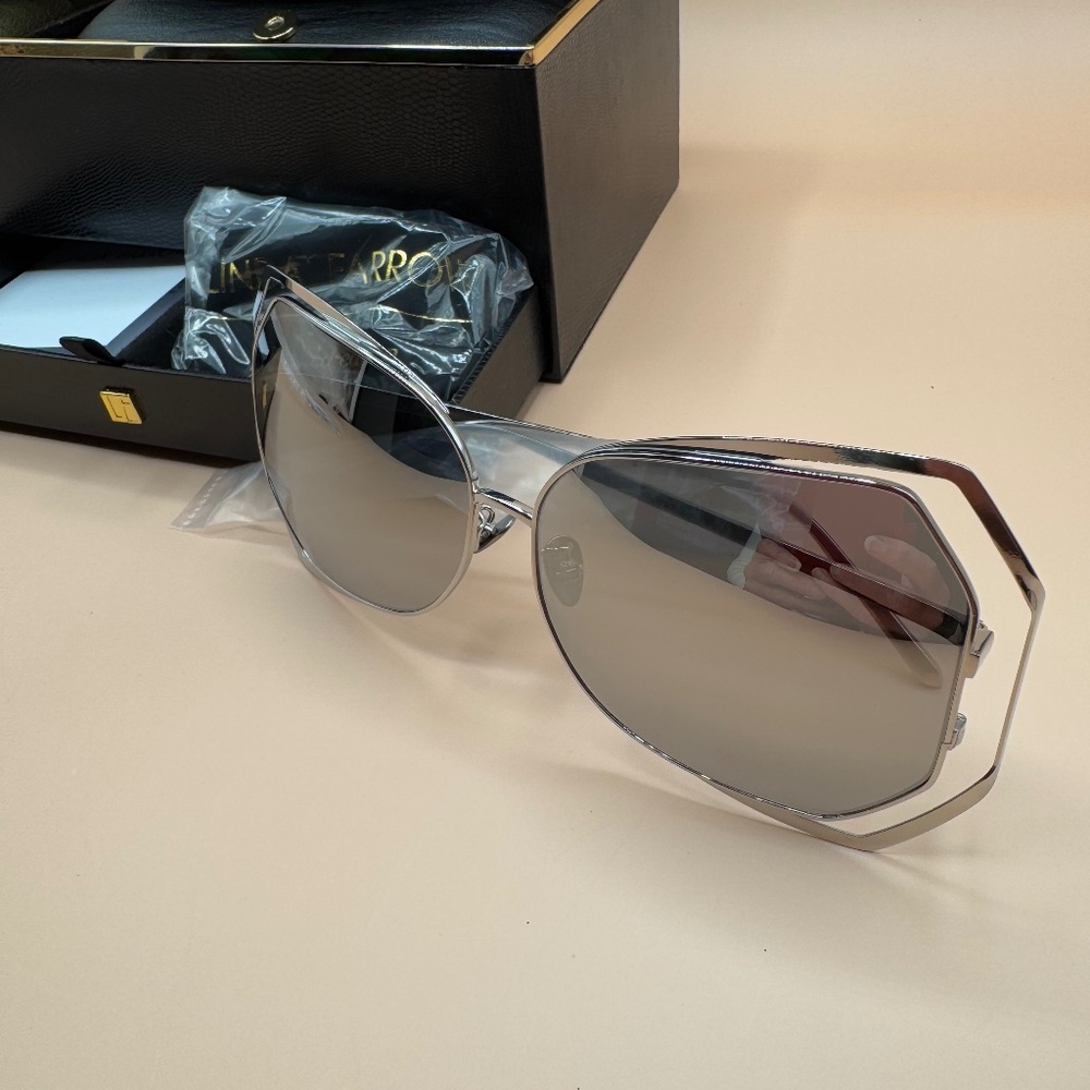 LINDA FARROW SUNGLASSES WITH BOX